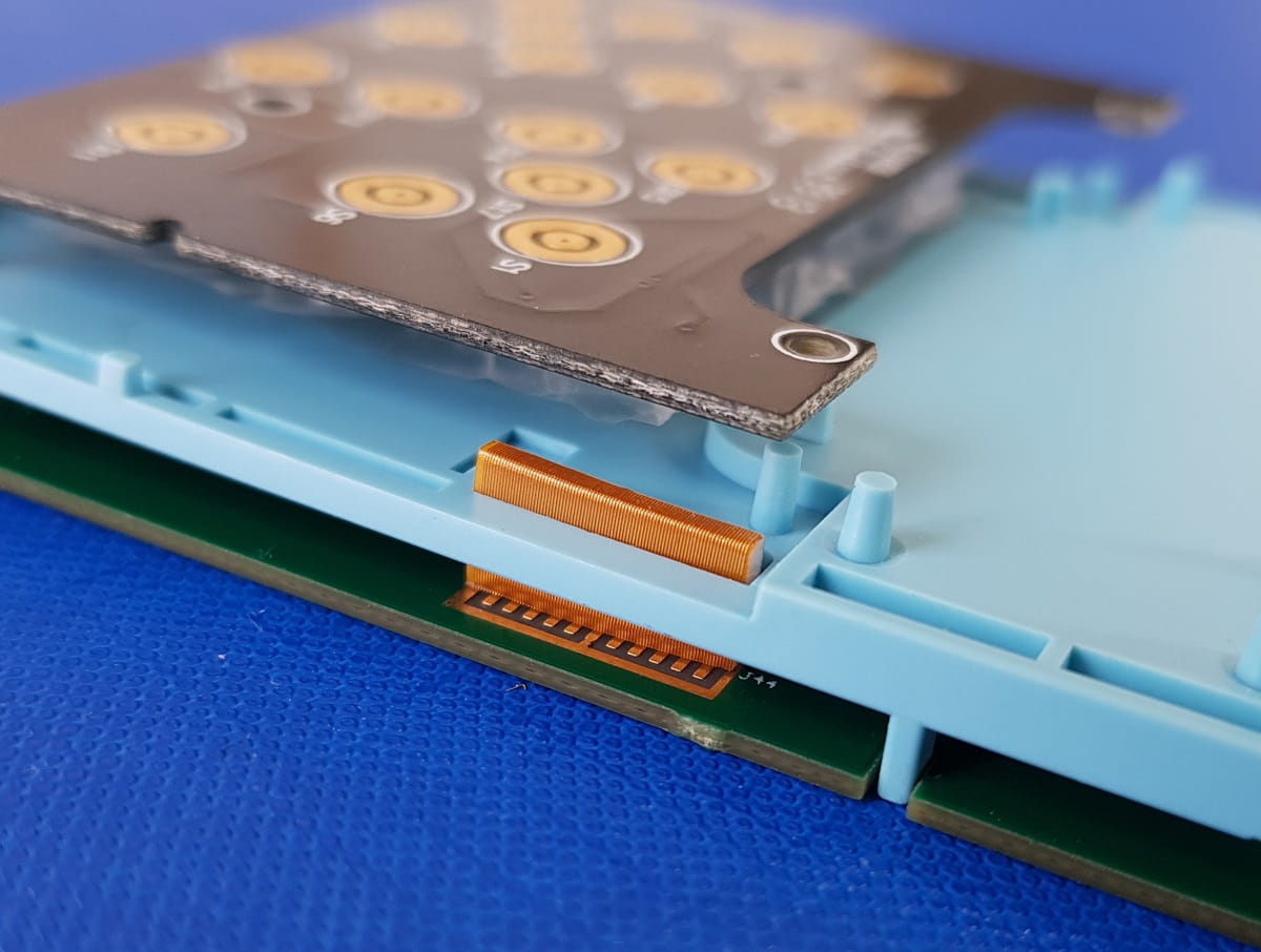 Elastomeric connector connecting two boards